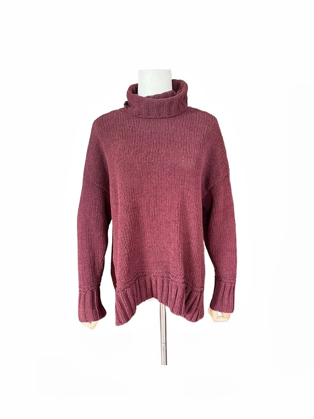Super cozy oversized aerie turtleneck in wine/plum